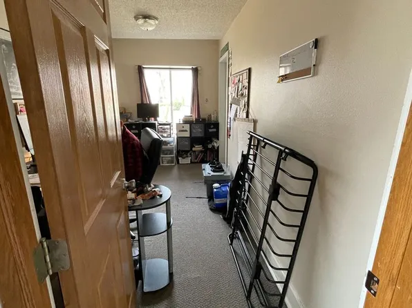 3 Bedroom Apartment Near UW-La Crosse with Off-Street Parking