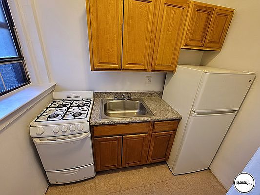 3rd image of 3175 Grand Concourse APT 3C