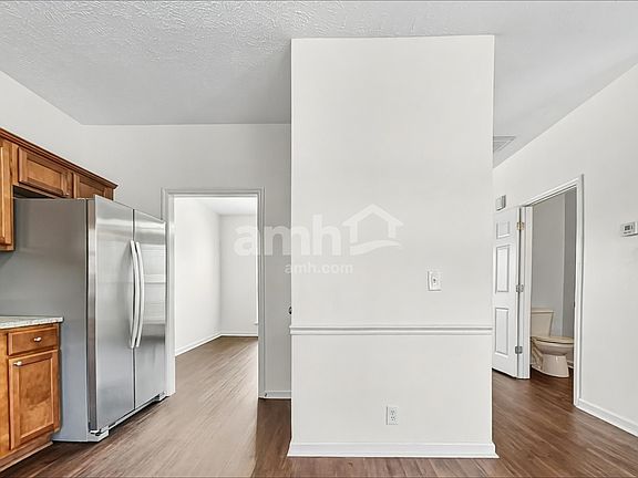 5th image of 305 Schoolhouse Ct