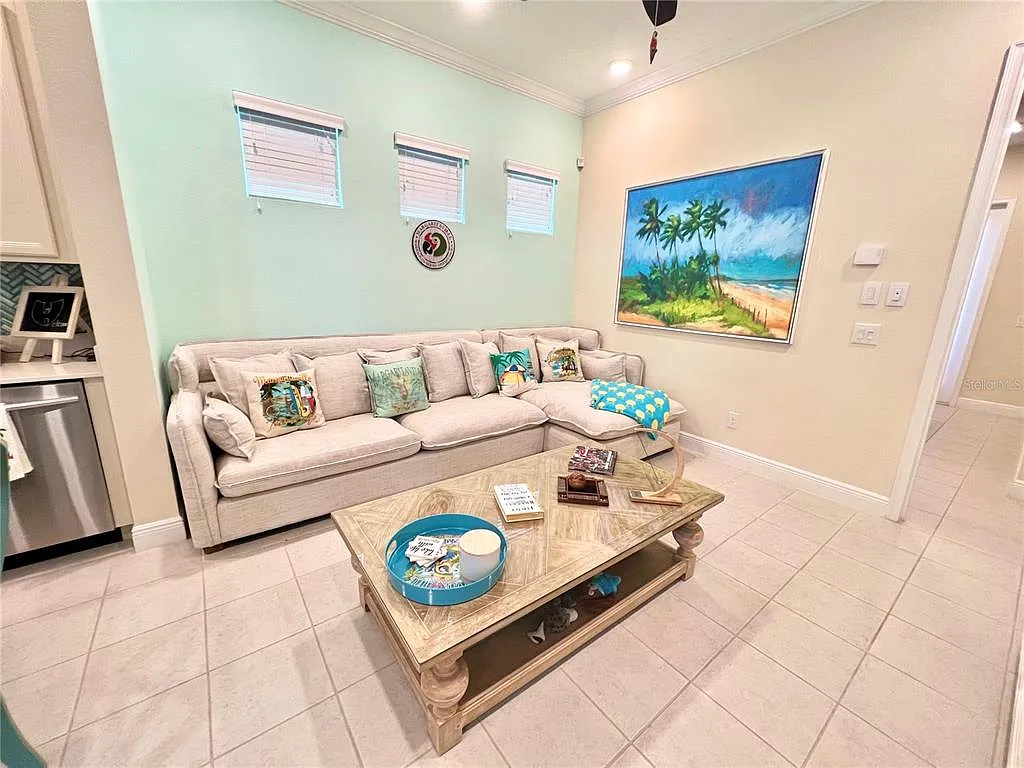 3 bed, 3.0 bath, 1410 sqft, $3,300 — Photo 2