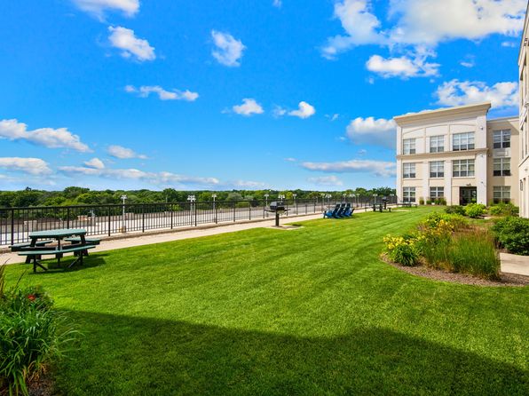 Bayshore Place | 5699 N Centerpark Way, Milwaukee, WI
