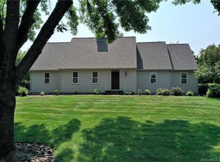 128 Red Hill Dr, Glastonbury, CT 06033