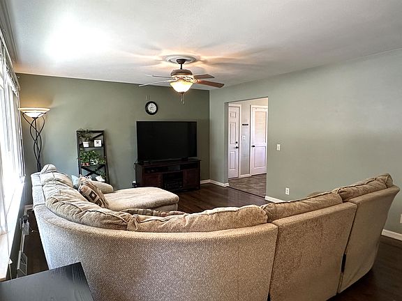 2nd image of 2421 Hyacinth Ave