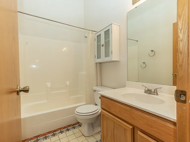 Upper level Full Bathroom