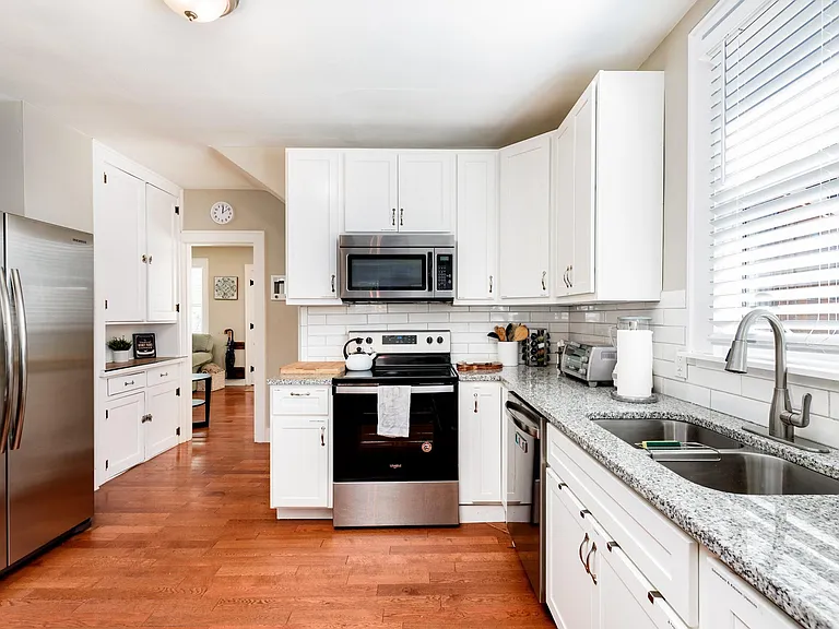 1509 W Clark St — Photo 25