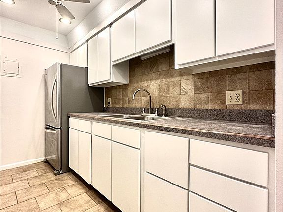 3rd image of 42 Gloucester Ct APT 3A