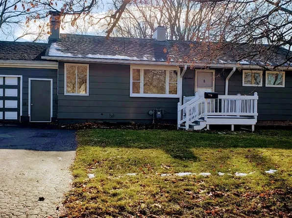 17 Hilltop Dr, Le Roy, NY 14482