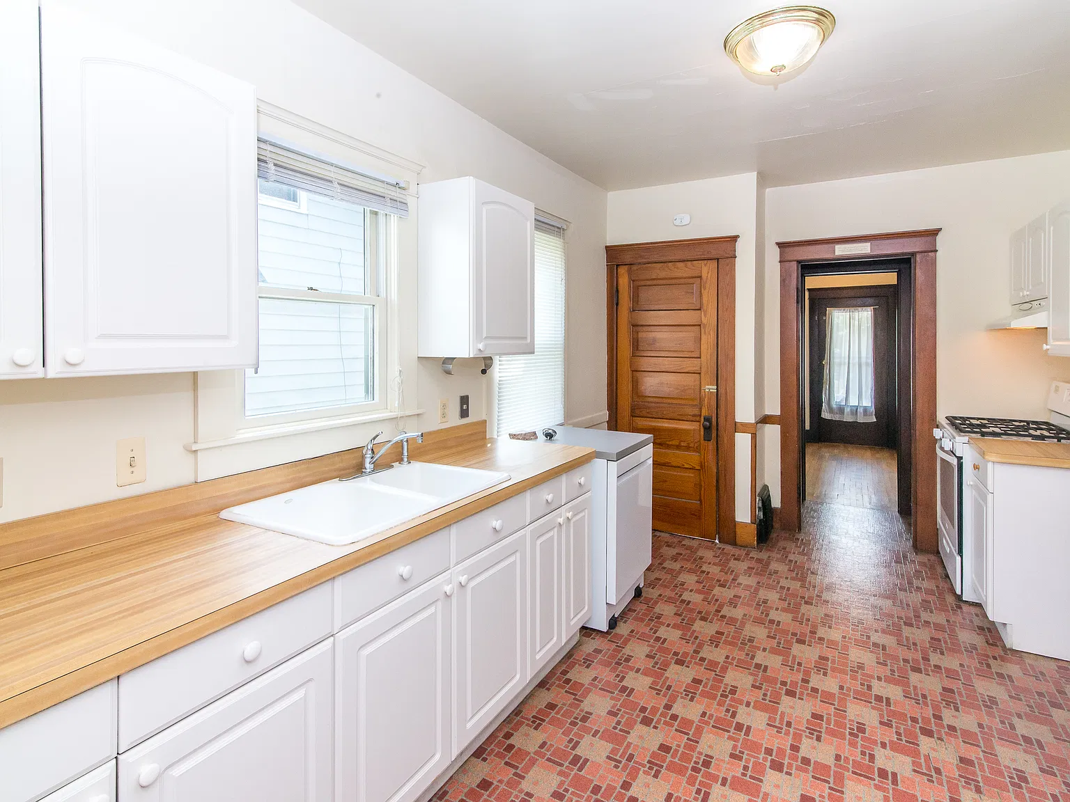 111 Adams - 1 — Photo 2