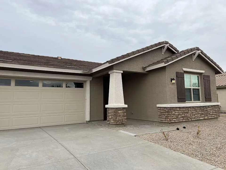 560 E Cactus Wren Dr