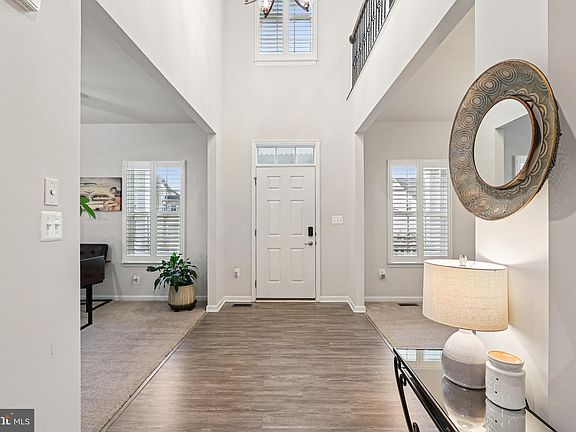 3rd image of 15318 Governors Park Ln
