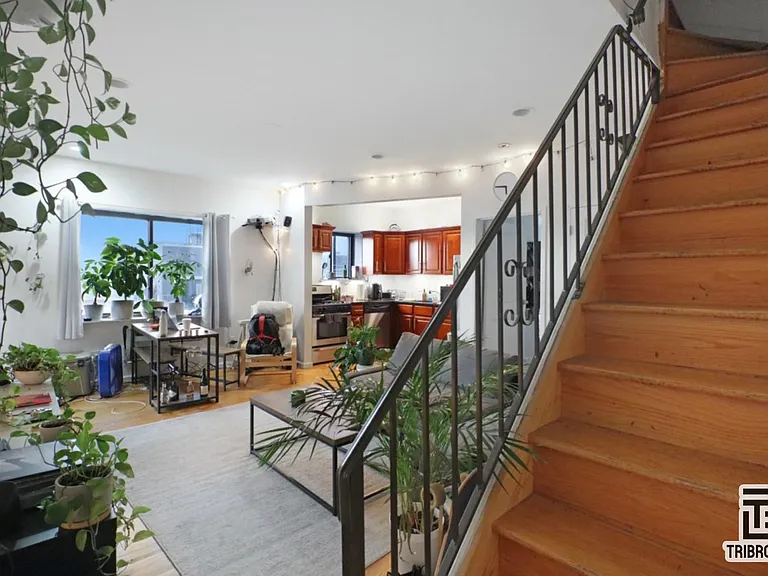 421 Smith St #3R — Photo 7