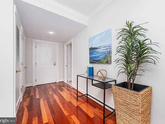 2nd image of 5 Park Pl APT 530