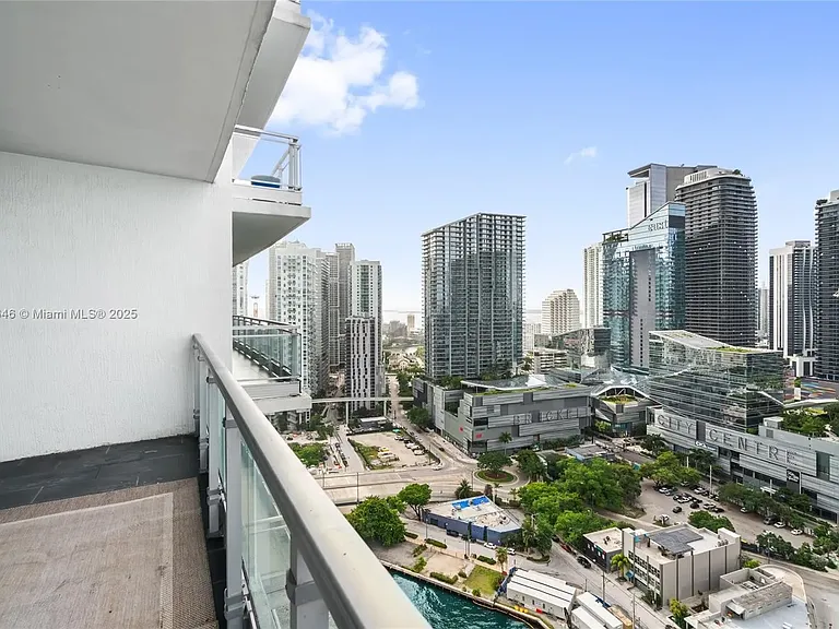 92 SW 3rd St #3205 — Photo 8