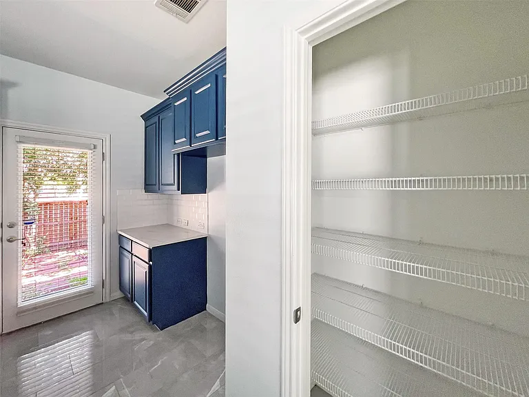 3917 Bronco Bend Loop — Photo 13