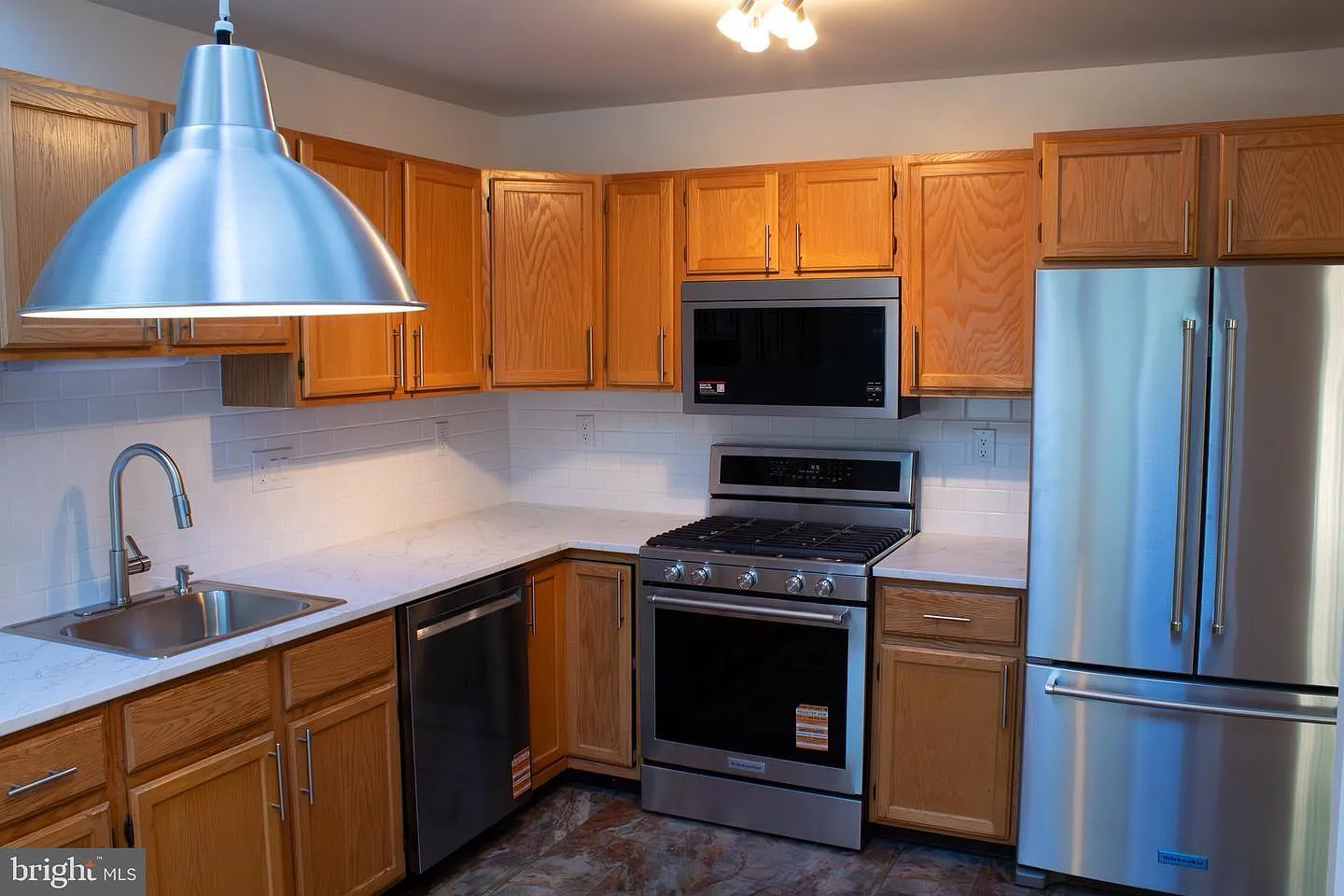 3 bed, 2.5 bath, 1927 sqft, $3,300 — Photo 4