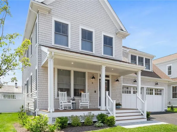 8 Lookout Ln, Portsmouth, RI 02871
