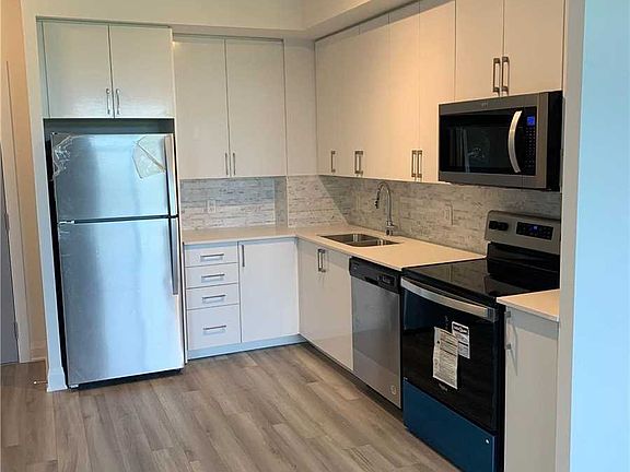 4th image of 3220 Sheppard Ave E #203