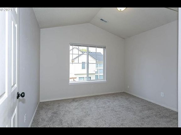 4th image of 1250 NE Birkshire Ct