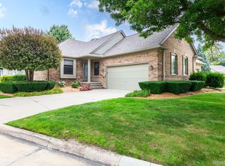 4451 Firethorn Ct, Warren, MI 48092