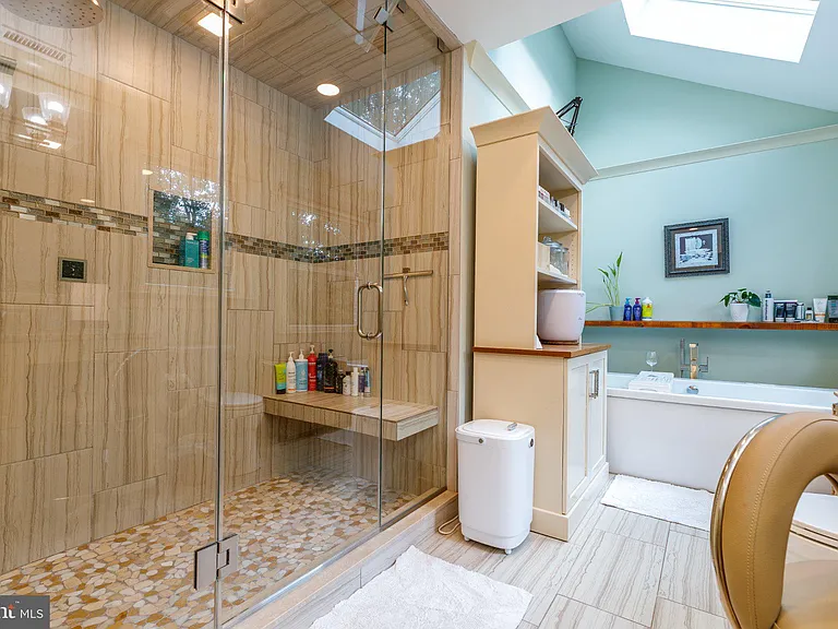 1135 Romsey Dr — Photo 22
