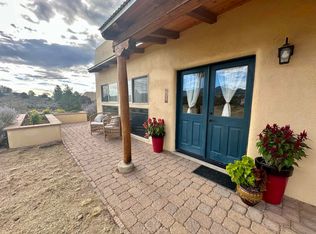 76 Camino De Los Arroyos, Ranchos De Taos, NM 87557