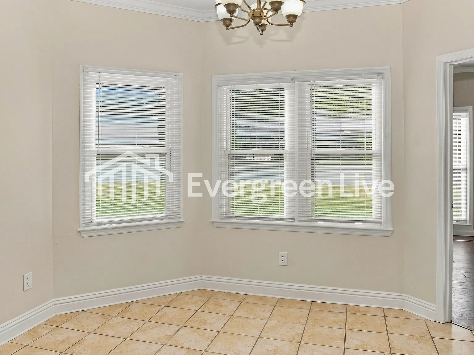 4 bed, 2.0 bath, 2070 sqft, $1,895 — Photo 4