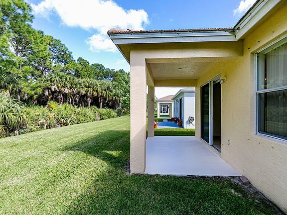 4th image of 593 SW Indian Key Dr