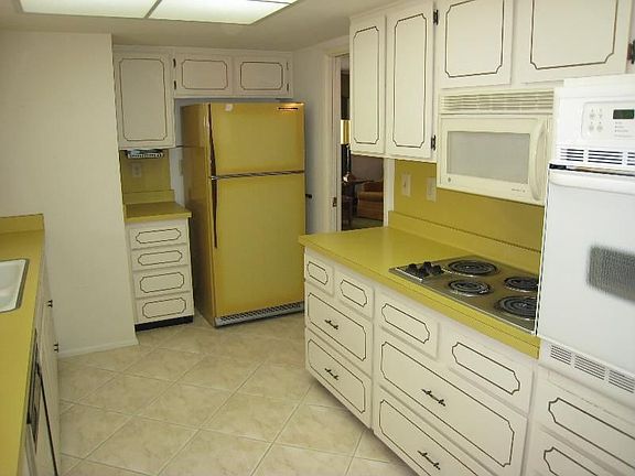 5th image of 10905 W Brookside Dr
