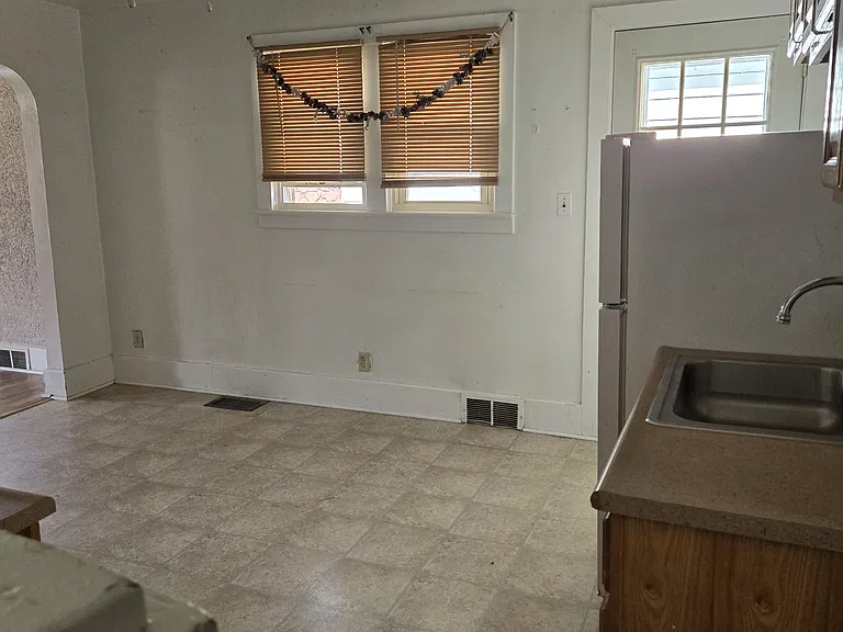 320 Main St — Photo 4
