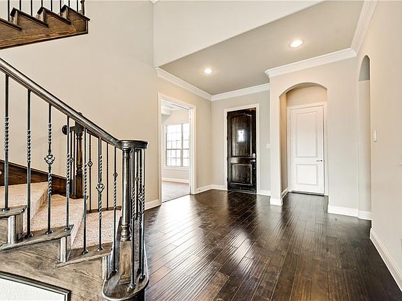 4th image of 421 Berkshire Ct