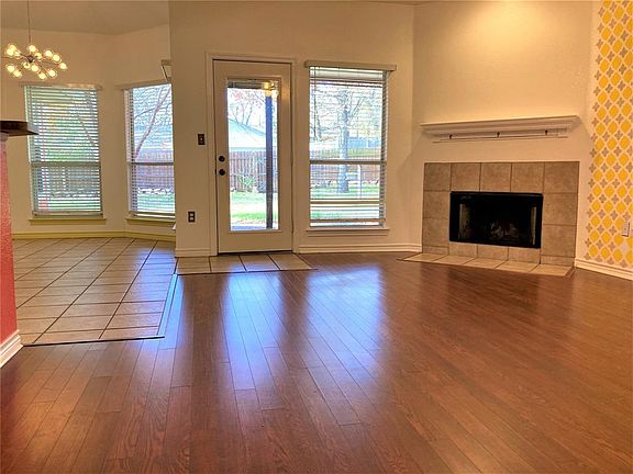 5th image of 2104 Leslie St
