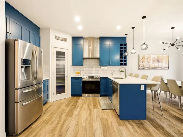 107 E Everwoods Park SW, Calgary, AB T2Y 0G3