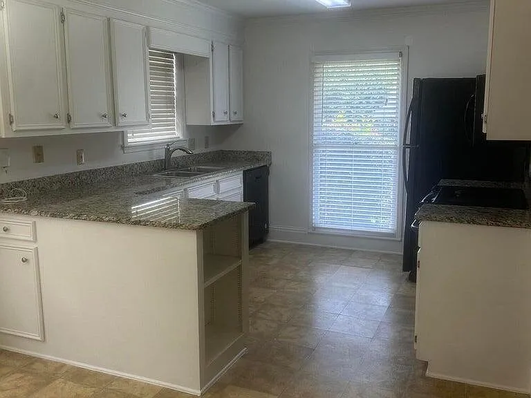 204 Foxwood Cv — Photo 5
