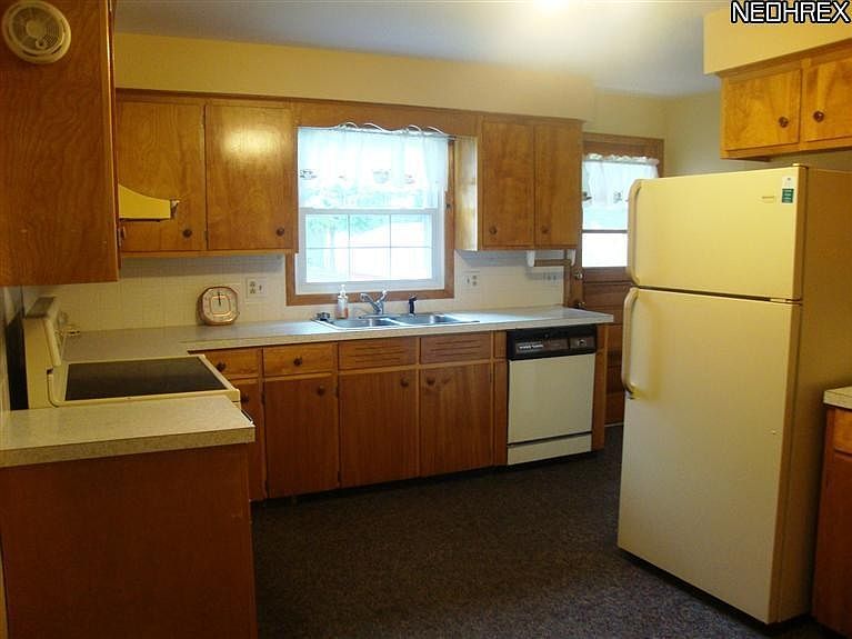 1st image of 130 Pearl St