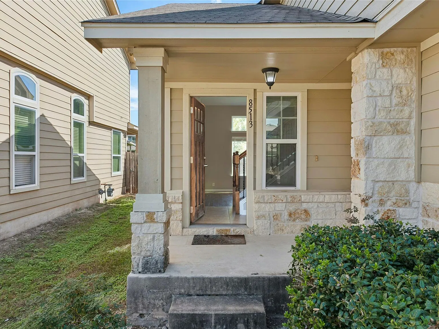 3 bed, 2.5 bath, 1459 sqft, $1,895 — Photo 3