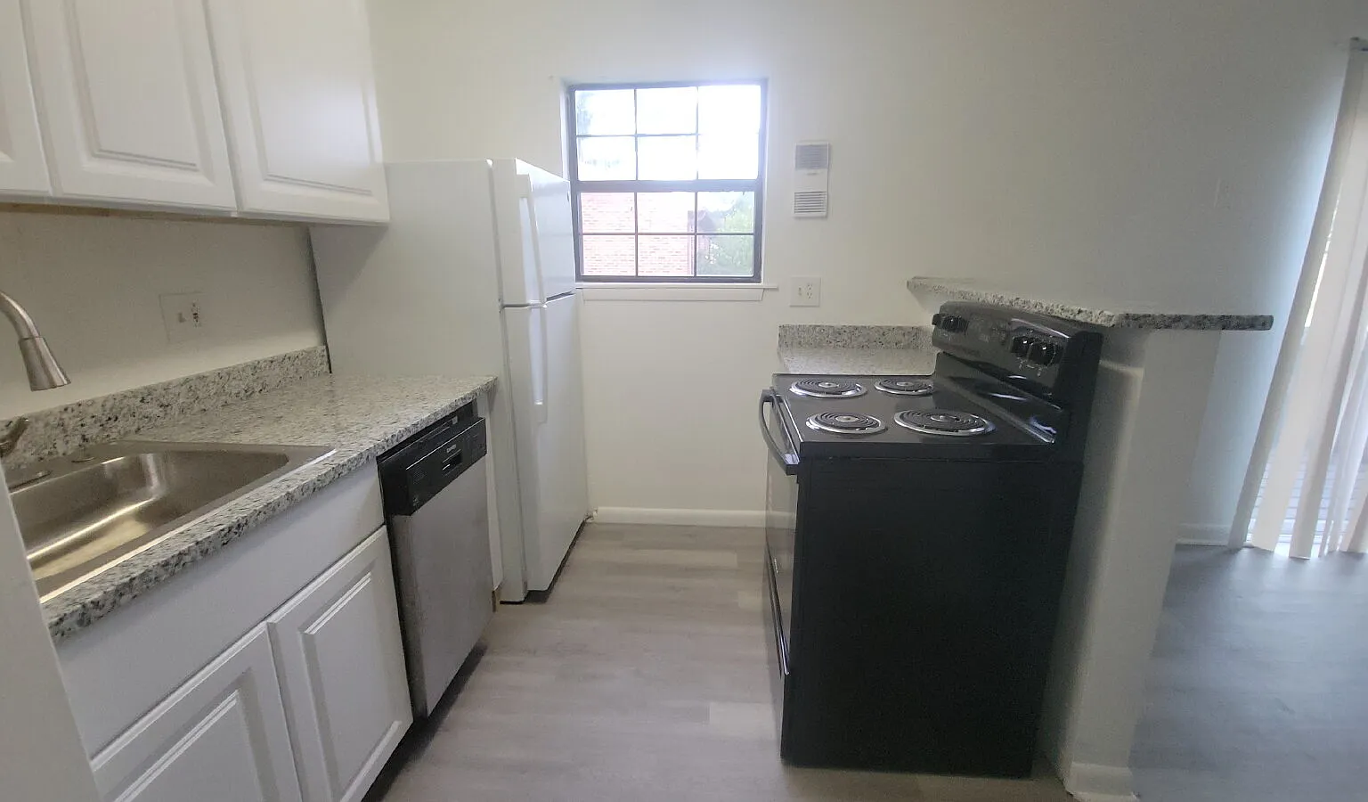 2 bed, 1.0 bath, 870 sqft, $850 — Photo 2