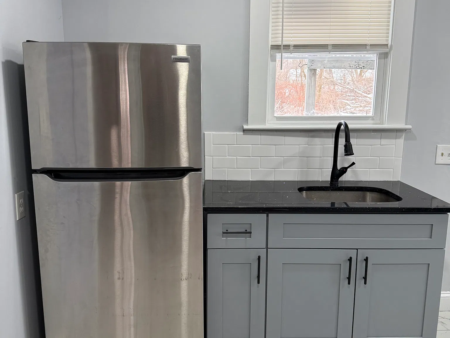 23 Hillside St — Photo 3