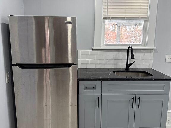 3rd image of 23 Hillside St #23