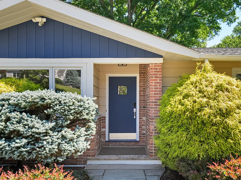 65 Bailey Rd — Photo 2