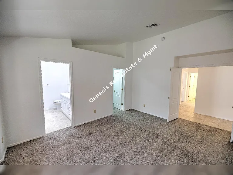 10019 N Roxbury Dr — Photo 12