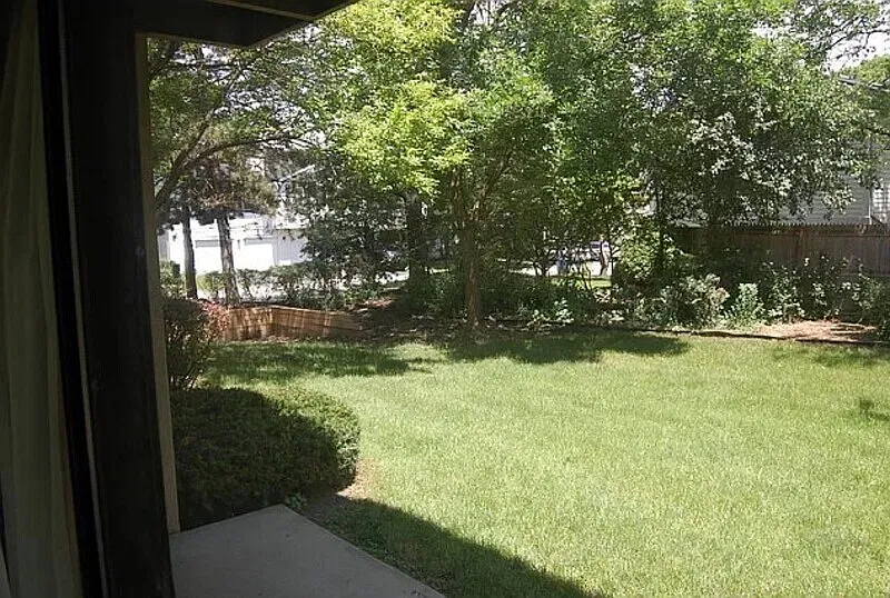 2 bed, 2.0 bath, 1200 sqft, $1,662 — Photo 2