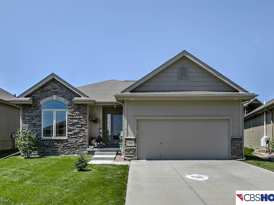 1st image of 914 N 184th St