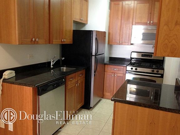 4th image of 166 E 34th St APT 13J