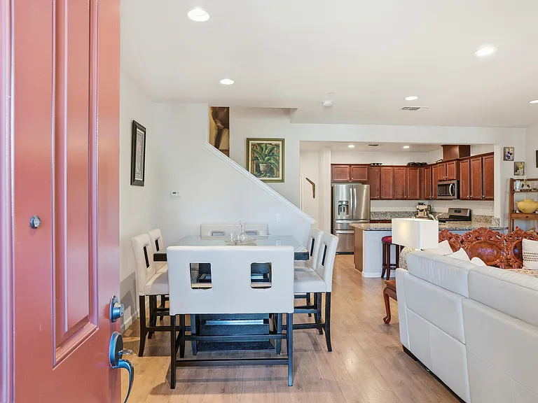 14842 Kit Carson Dr — Photo 2