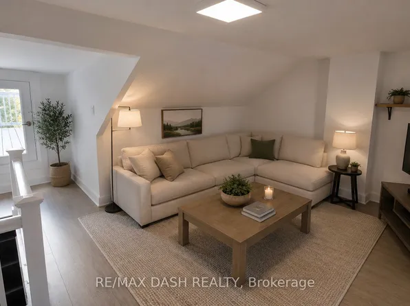 13 Hocken Ave, Toronto, ON M6G 2K1
