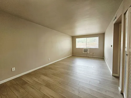 107 University Dr #1 Photo 1