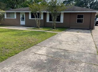 4303 Robinhood Dr, Pascagoula, MS 39581
