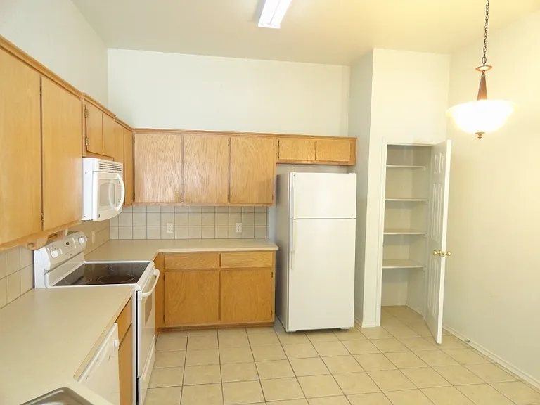 311 Jeff Gordon Dr — Photo 6