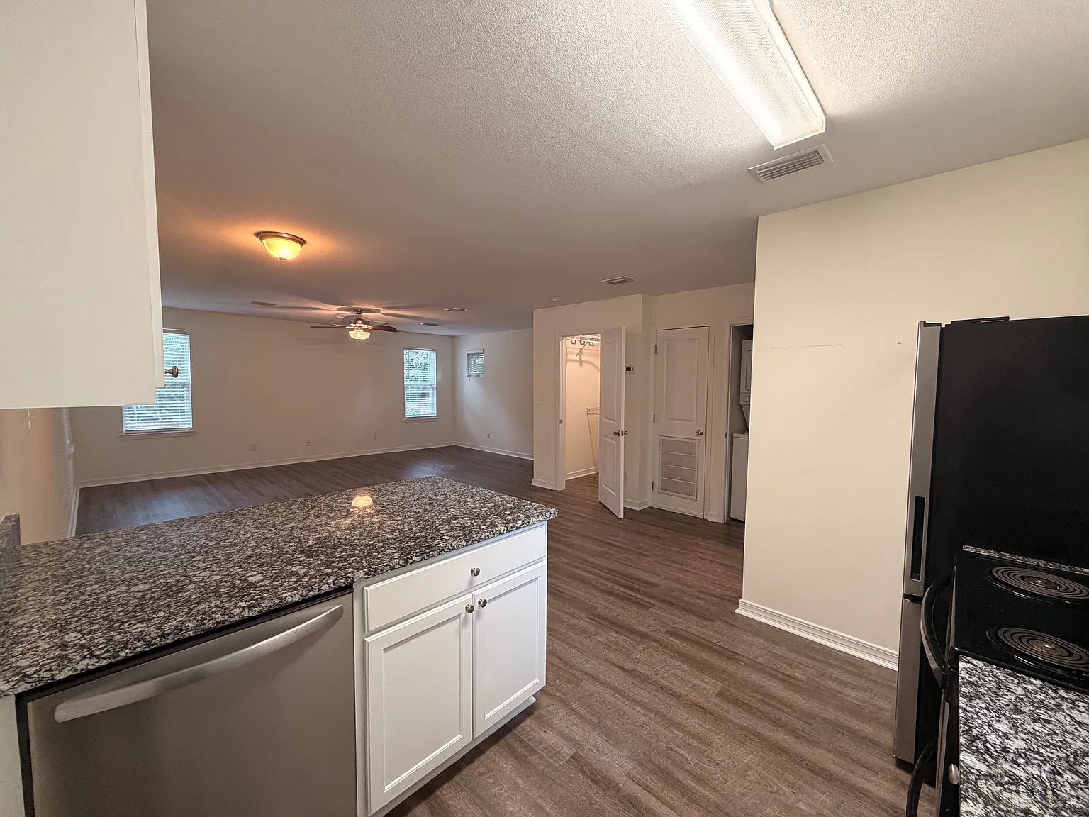 Studio, 600 sqft, $1,500 — Photo 4
