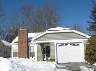 26 Lamont Rd, Ridge, NY 11961